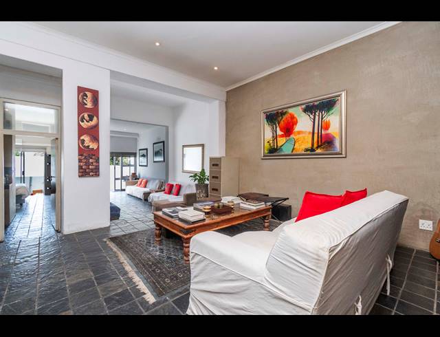2 BEDROOM APARTMENT FOR SALE IN SEA POINT